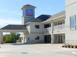 Image of Studio 6-Yukon, OK