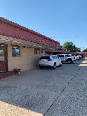 Image of Deluxe Inn