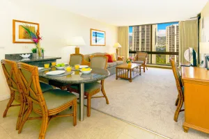 Image of Waikiki Sunset Mountain View Near Beach with Parking