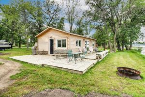 Image of Charming Minnesota Cabin w\/ Dock on Big Pine Lake!