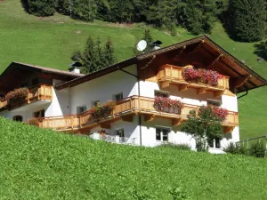 Image of Home With a Wooden Decor and Full of Atmosphere
