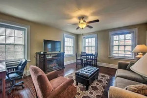Image of Walk to Shops, Dining and City Park Reading Apt