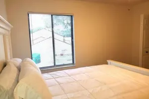 Image of Pool Luxury King Room4Rent in a 2BR 2.5BA Laundry