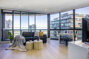 Image of KOZYGURU DOCKLANDS HIGH LEVEL WATERVIEW 1BED POOL VDO883-2009