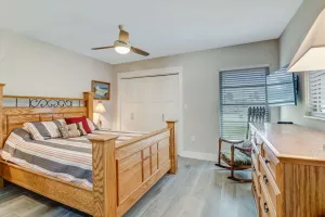 Image of 4836/4838 Esplanade St B-pool