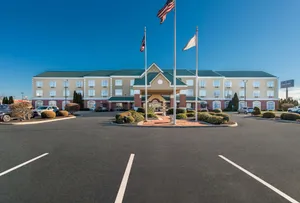Image of Country Inn & Suites by Radisson, Findlay, OH