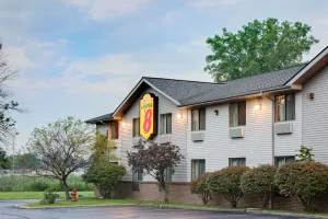 Image of Super 8 by Wyndham Mentor/Cleveland Area