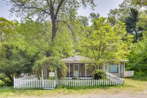 Image of Gary Cottage with Outdoor Dining Areas - Near Beach!