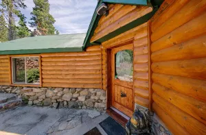 Image of Longs Peak Cabin - Monthly Long-term Vacation Rental 30+ Days -- Estes Park 3 Bedroom Cabin by RedAwning