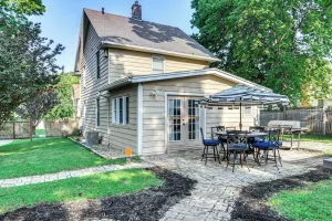 Image of 1 Mi to Dtwn: 'the Rossi House' in Des Moines!