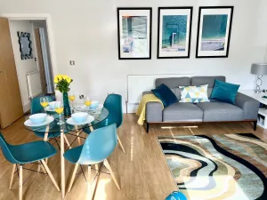 Image of Between beach & shops - Private parking en-suite