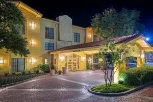 Image of La Quinta Inn by Wyndham San Antonio I-35 N at Toepperwein