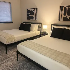 Image of Trendy & Tastefully Decorated 2BR Apt in Lakeview