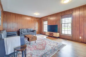 Image of 7 Mi to Downtown Toledo: Pet-friendly Apartment
