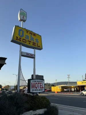 Image of The Oaks Motel