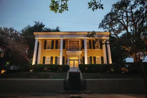 Image of Anchuca Historic Mansion & Inn