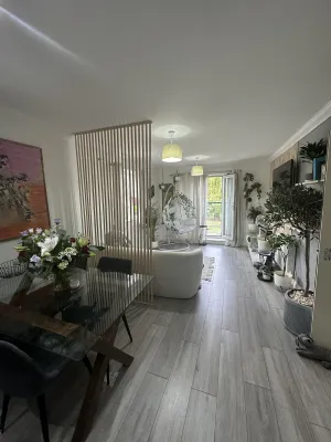Image of Charming Mi Casa Es Tu Casa 2-bed in Dagenham