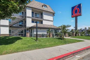 Image of Suites Escondido CA