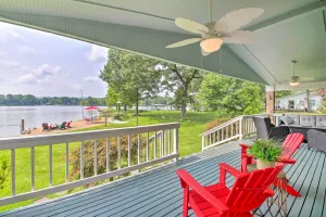 Image of Kayaks and Dock Lakefront Hot Springs Hideaway