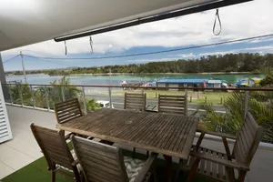 Image of Waterline 102