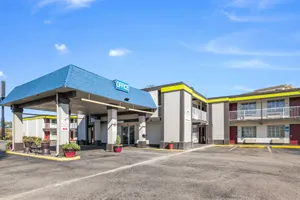 Image of Econo Lodge Inn & Suites