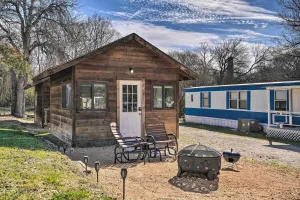 Image of Waterfront Studio with Fire Pit on Lake Dunlap!