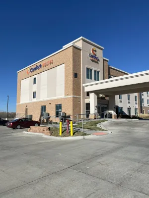 Image of Comfort Suites West Omaha