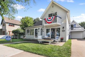 Image of Lake Pepin Waterfront Cottage - Steps to Beach!