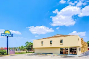 Image of Days Inn by Wyndham Chesapeake