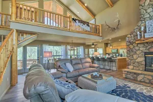 Image of Deck, Grill and Fire Pit Spacious Show Low Hideaway