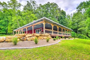 Image of Secluded Brownsville Cabin with Deck and Fire Pit