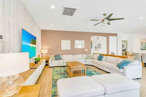 Image of SUPER SIZE - 11BDr SPACiOUS HOME w POOL & HOT TUB