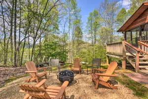 Image of Cozy Hiawassee Cabin with Fire Pit and Mtn Views!