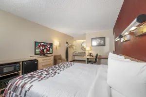 Image of Red Roof Inn Detroit - Roseville St Clair Shores