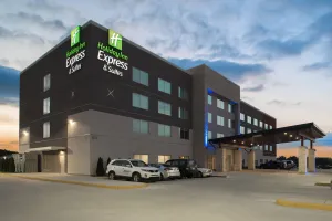 Image of Holiday Inn Express & Suites Kingdom City by IHG