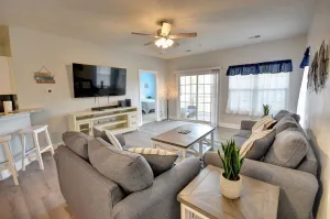 Image of 6010 Windsor Green Way 204 3 Bedroom Condo by Redawning