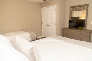 Image of Beautiful spacious 4 bedroom house , sleeps 8+