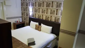 Image of Portsmouth Budget Hotels - All rooms are EN-SUITE