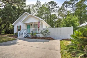 Image of Patio & Gas Grill: Charming Bluffton Escape!