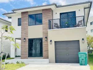 Image of 302 Rare find The Blue Sky Beach House