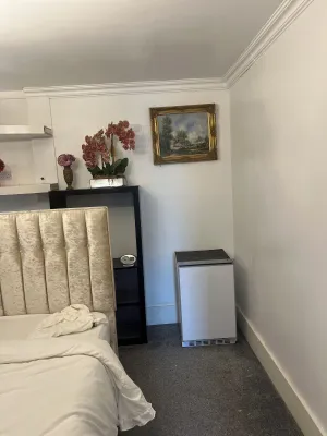 Image of Captivating 4-bed House in Wakefield