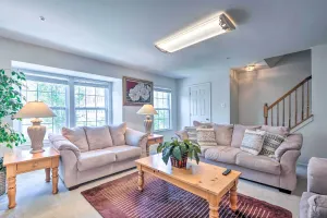 Image of Elkridge Townhome ~ 15 Mi to Dtwn Baltimore!