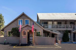 Image of Econo Lodge Inn & Suites Heavenly Village Area