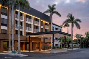 Image of Courtyard by Marriott - Naples