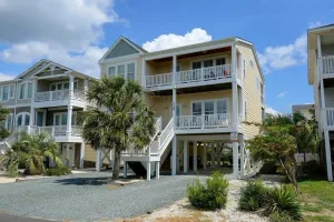 Image of Casa De La Playa 4 Bedroom Home by RedAwning