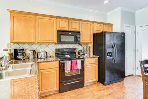 Image of 2 Mi to Texas A&m: Unit w/ Pool & Hot Tub Access