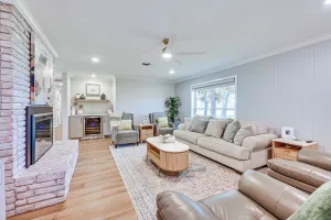 Image of Patio, Yard, Views: Modern Home in Longview