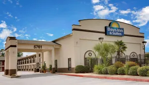 Image of Days Inn & Suites by Wyndham Opelousas