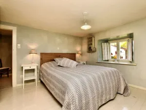 Image of Rustic House With Sunroom