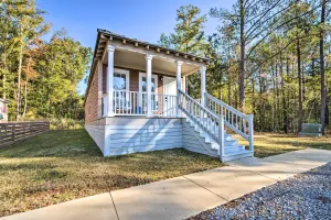 Image of 2 Mi to MSU Chic Cottage Retreat with Yard!